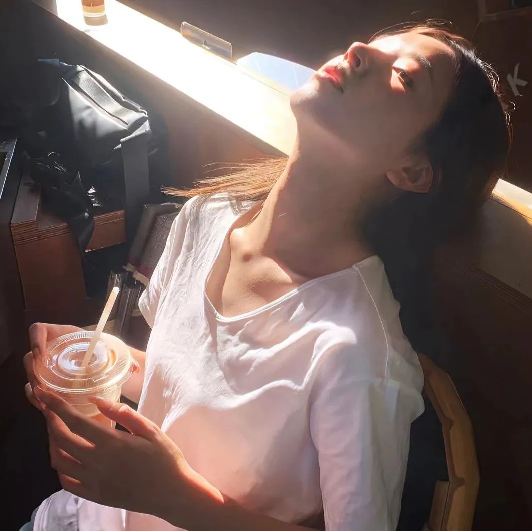 星云结晶海报