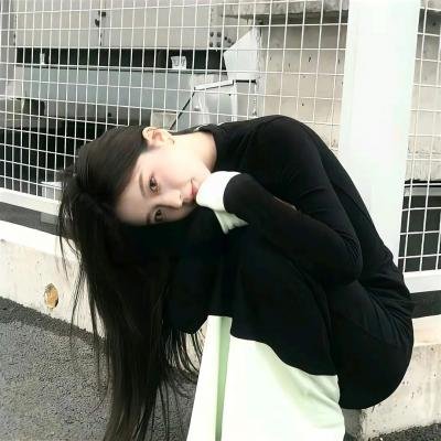 黑白迷宫海报